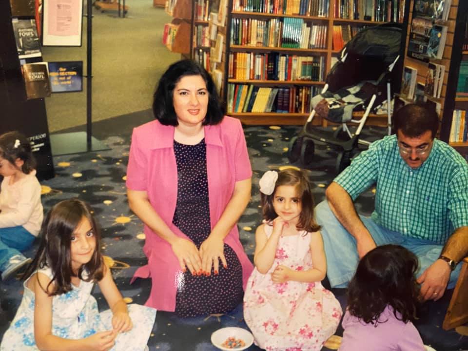 Aline reading with children